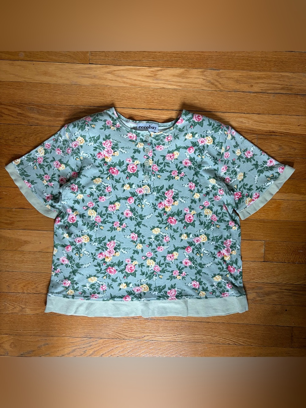 Eccobay sage green vintage top fits like sz Large